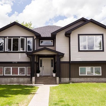 Executive Home - Long Stays Welcome - Garage Parking - Free Wifi & Netflix Edmonton Zewnętrze zdjęcie