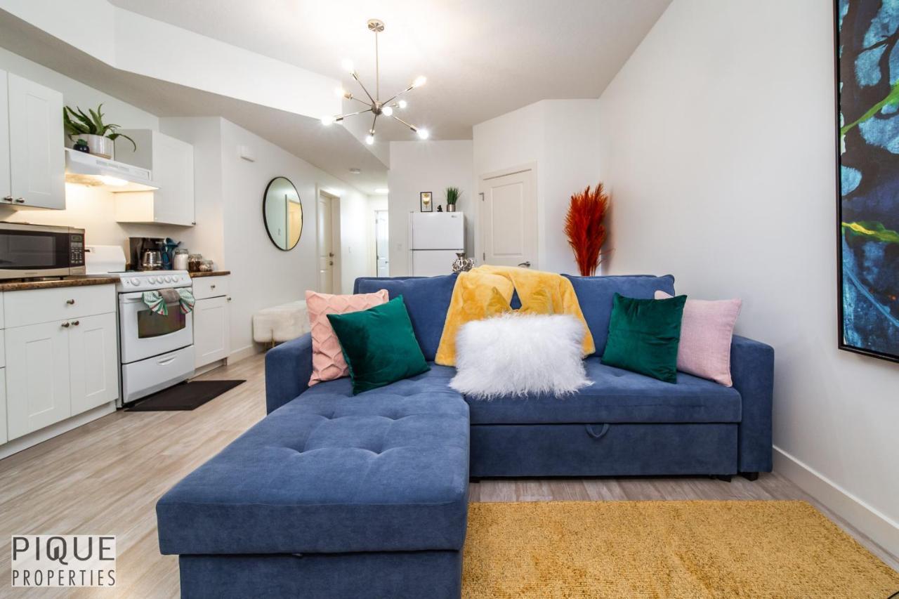 Executive Home - Long Stays Welcome - Garage Parking - Free Wifi & Netflix Edmonton Zewnętrze zdjęcie