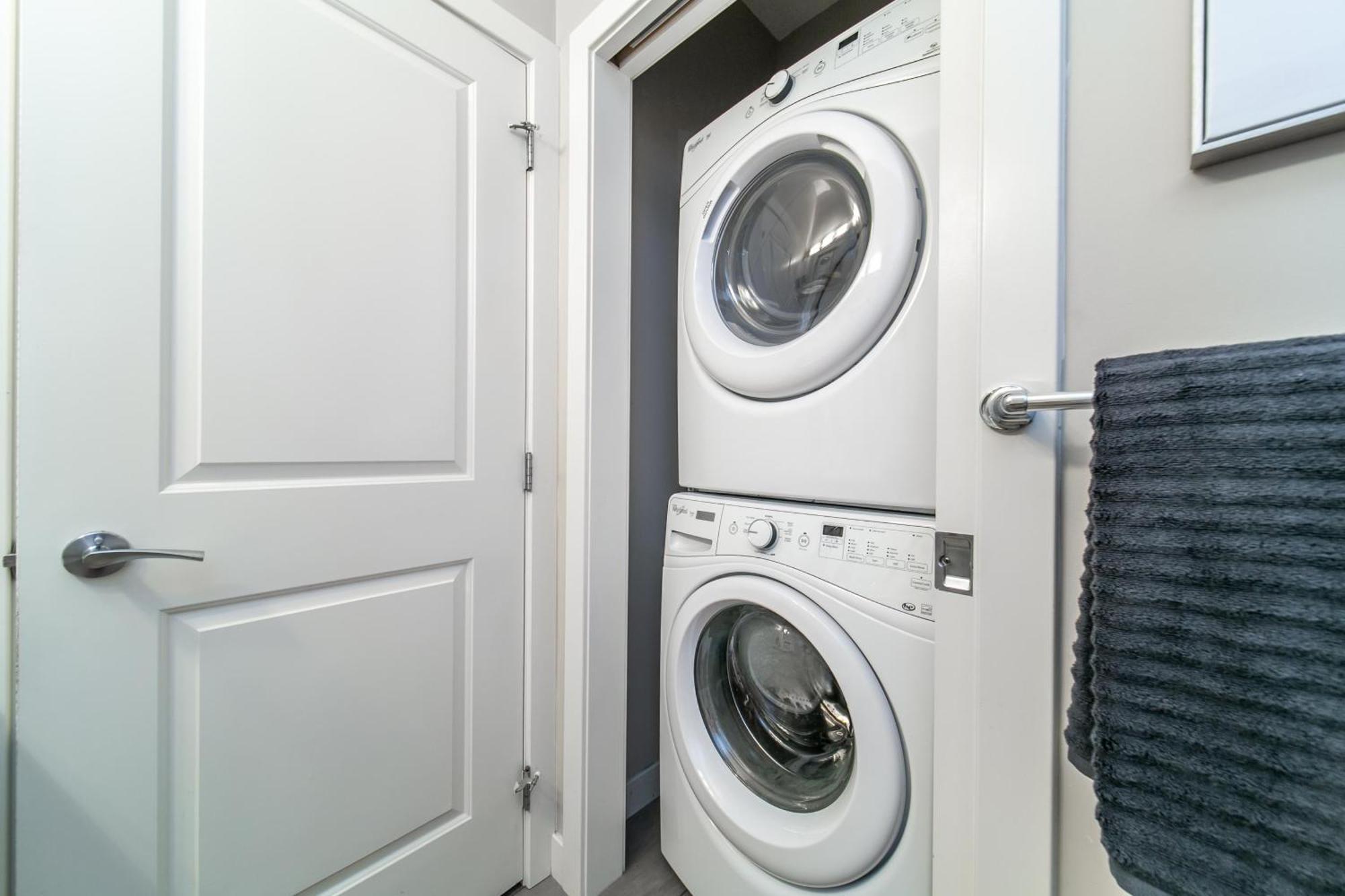 Executive Home - Long Stays Welcome - Garage Parking - Free Wifi & Netflix Edmonton Pokój zdjęcie