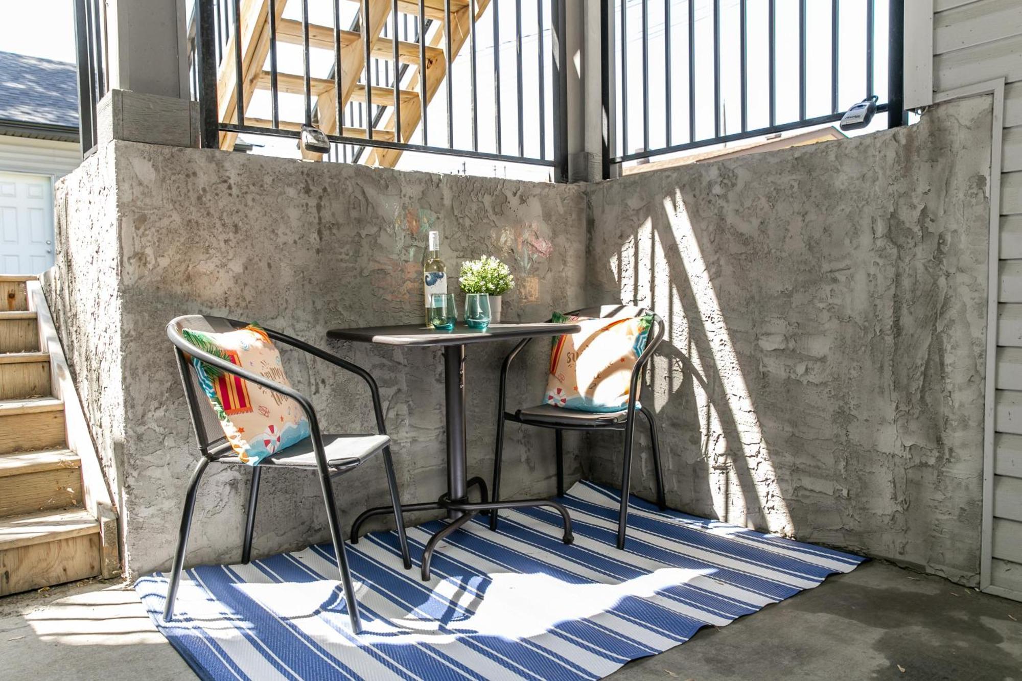 Executive Home - Long Stays Welcome - Garage Parking - Free Wifi & Netflix Edmonton Pokój zdjęcie