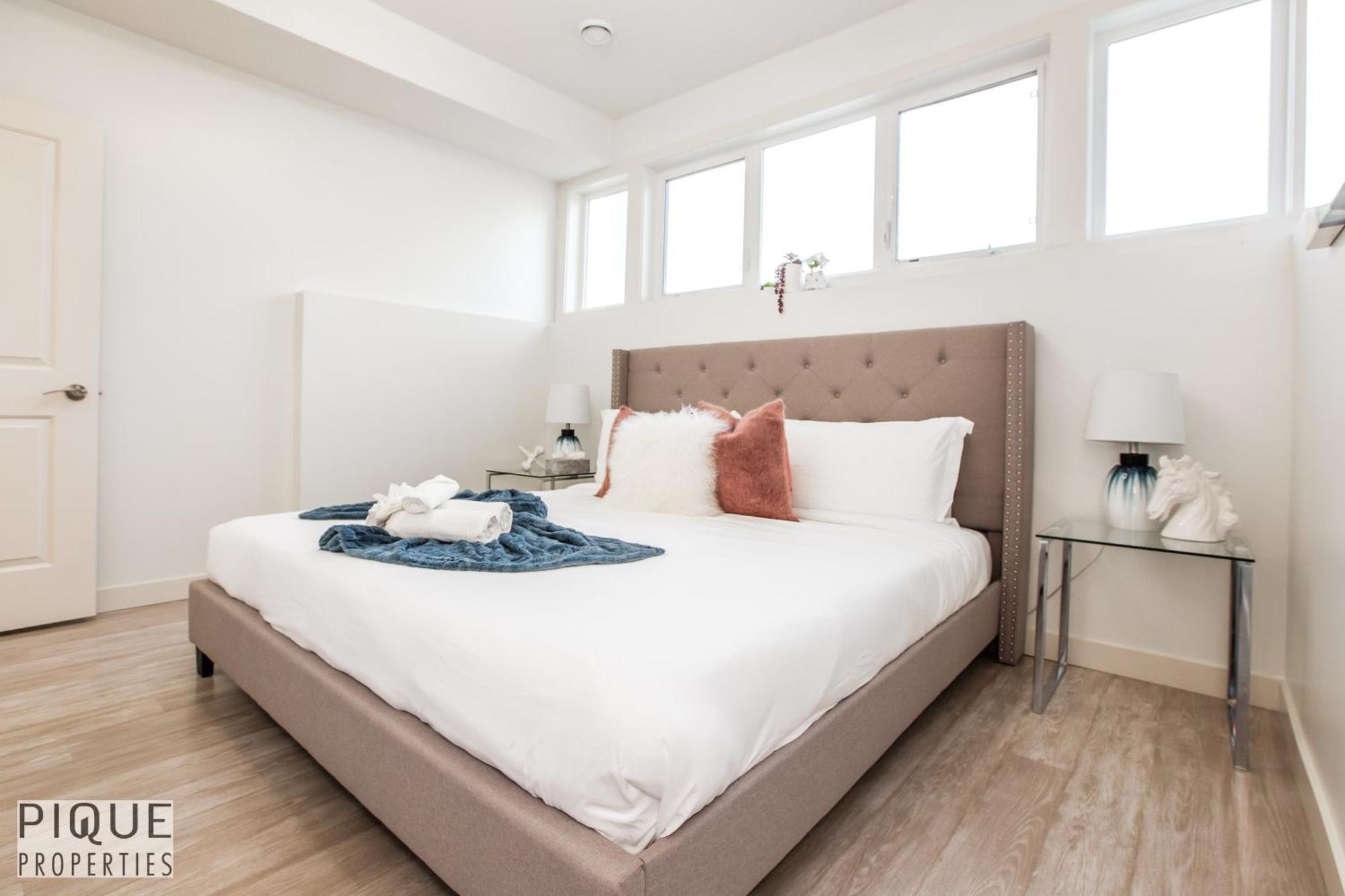 Executive Home - Long Stays Welcome - Garage Parking - Free Wifi & Netflix Edmonton Pokój zdjęcie