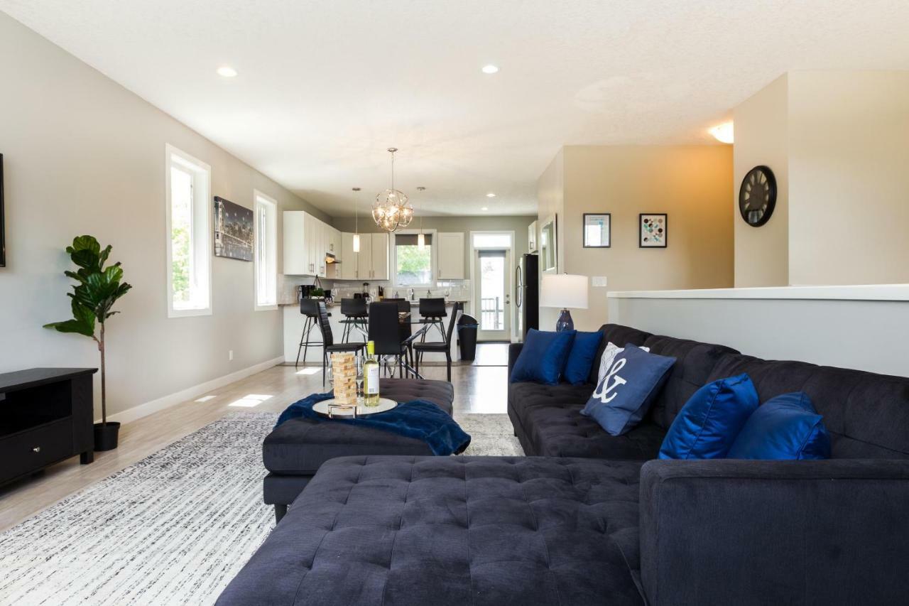 Executive Home - Long Stays Welcome - Garage Parking - Free Wifi & Netflix Edmonton Zewnętrze zdjęcie